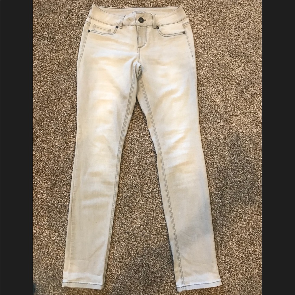 Maurice’s Light Grey Jeans